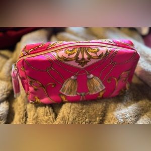 Estée Lauder make up purse